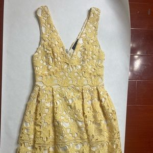 Yellow satrapy lace dress